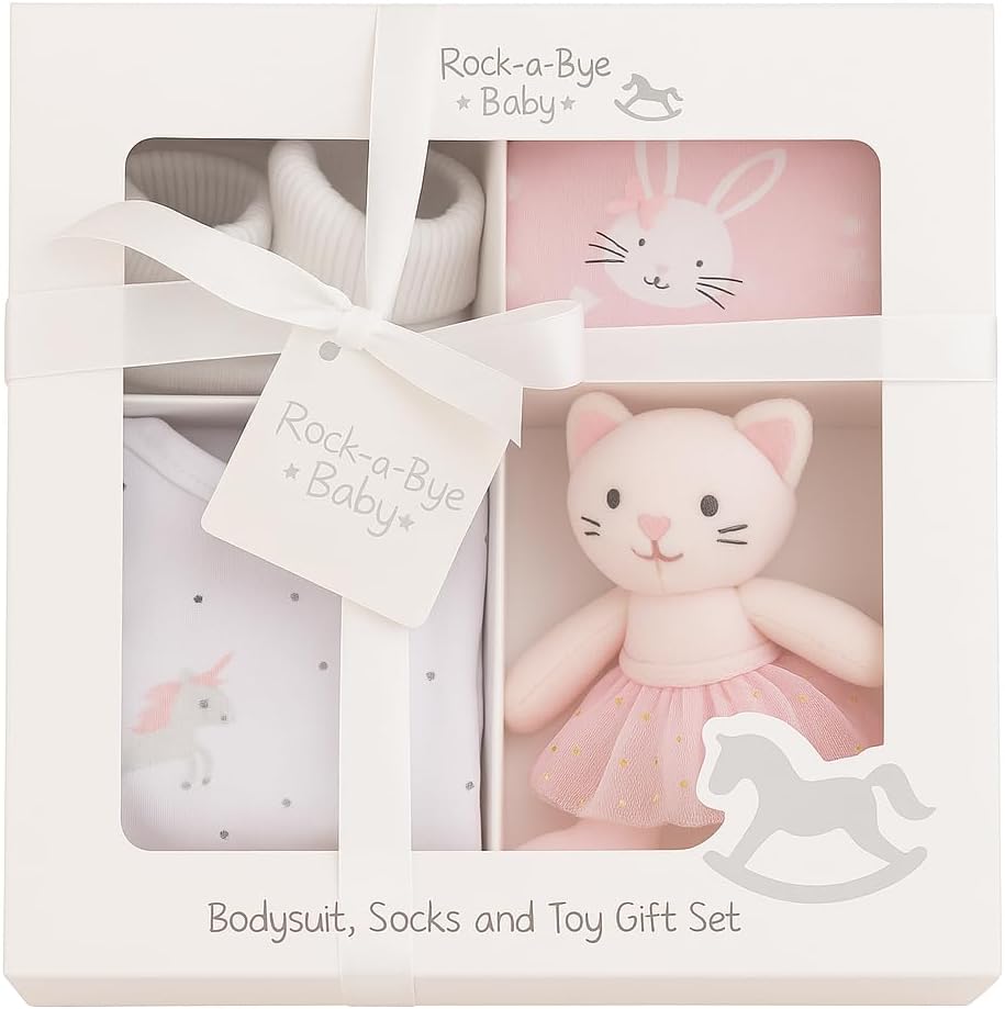 Bundle Bear Baby Girl Newborn Baby Gift, 4 Piece Luxury Boxed Baby Girl Gift Set - Baby Shower Gifts for Mum, Featuring Bodysuit, Bib, Socks and Soft Toy (Pink, 0-3 Months)