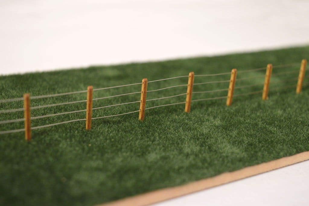 Scale Model Scenery LX056-OO Laser Cut 4ft Post & Wire Fencing For OO Scale Model Railway Layouts & 1:76 Diecast Dioramas