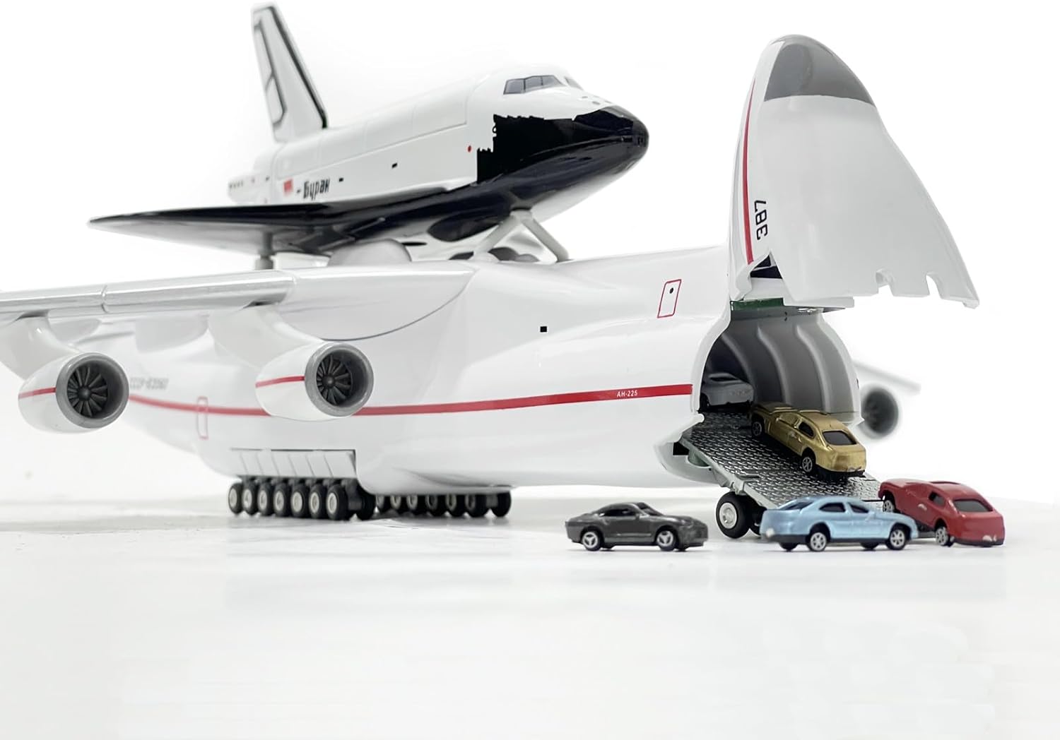 1:200 Scale AN225 Model Airplane，Openable Cabin, 17-inch Length, Resin Aircraft Model Toy for Gifts and Collections (an225-2)