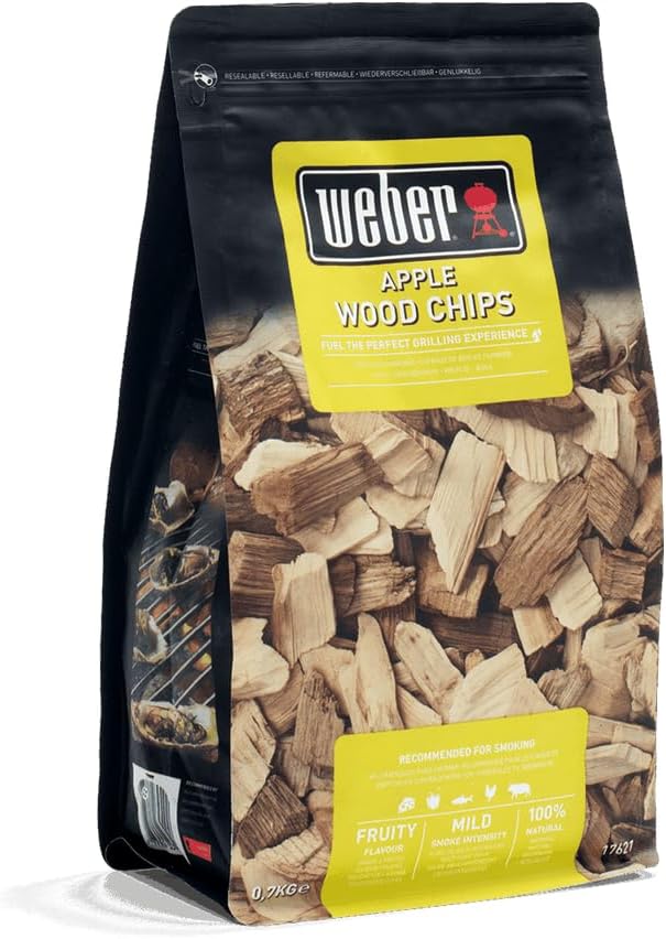 Weber Applewood Smoking Chips (700g Pack) - subtle aroma, ideal for cheese, vegetables, fish, poultry, pork & game, EU product, sustainably sourced, FSC certified wood (17621)