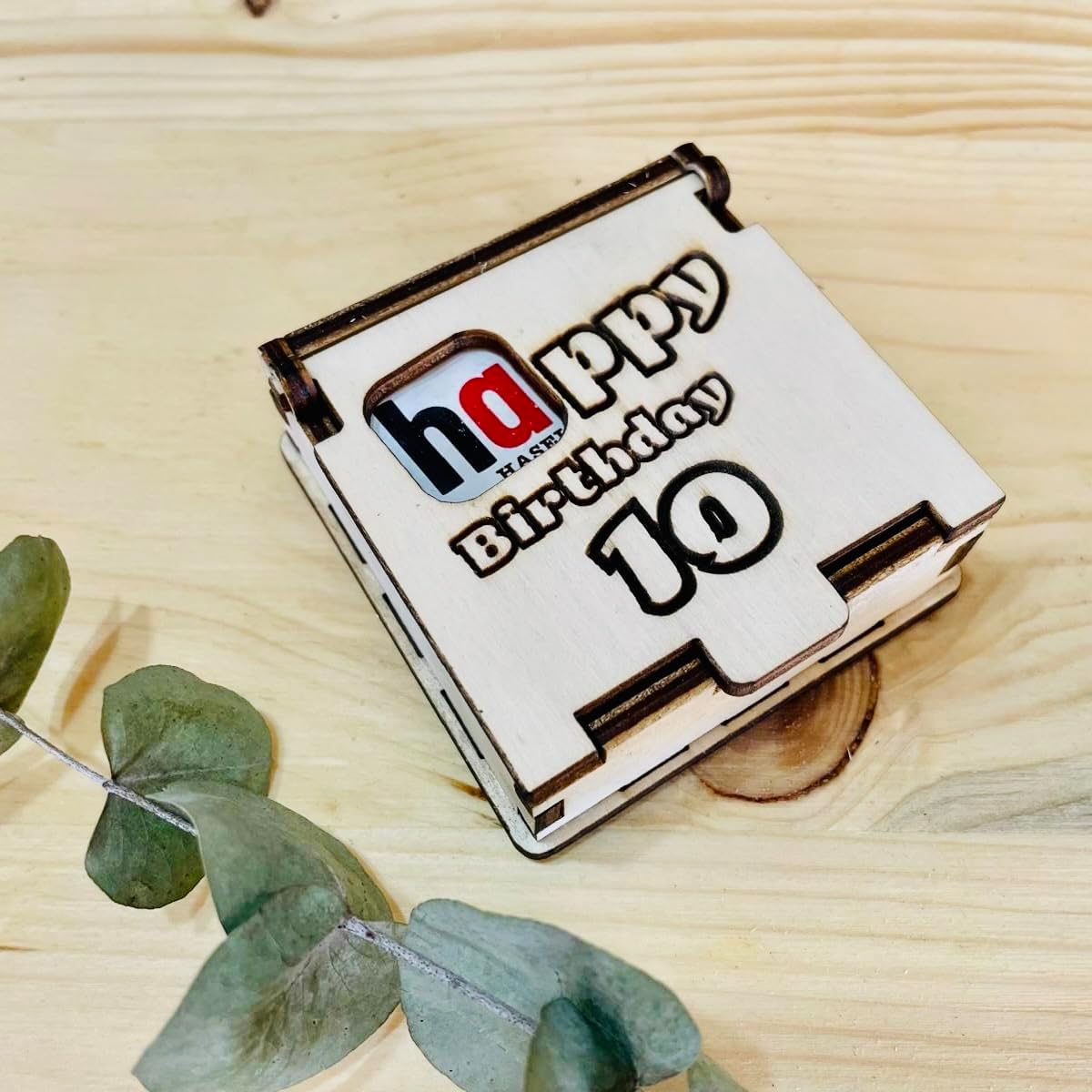 Gift box for Hanuta (hard shell, soft core - just like you!)