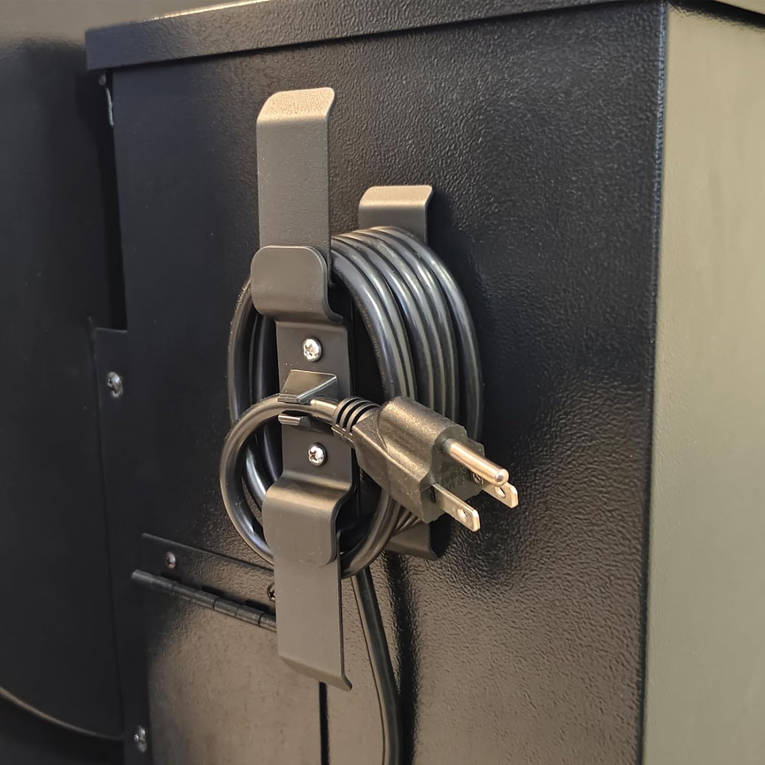 Magnetic Power Cord Organizer, Keeping Cords Neat and Tangled Free, Strong Magnet, Compatible with Most Pellet Smoker Grill Accessories, Suit for Traeger Accessories Power Cord Holder (black)