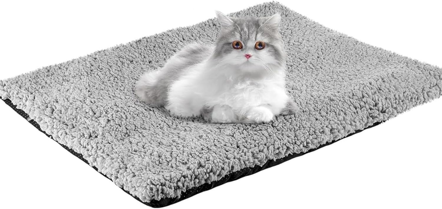 Thermal Plush Fur Pet Mat, Self Heating Cat Bed for Indoor Cats Kitten Puppy, Cat Heat Pad Cushion Washable for Sofa & Crate & Kennel & Car Seat (40cm X 50cm, Grey)