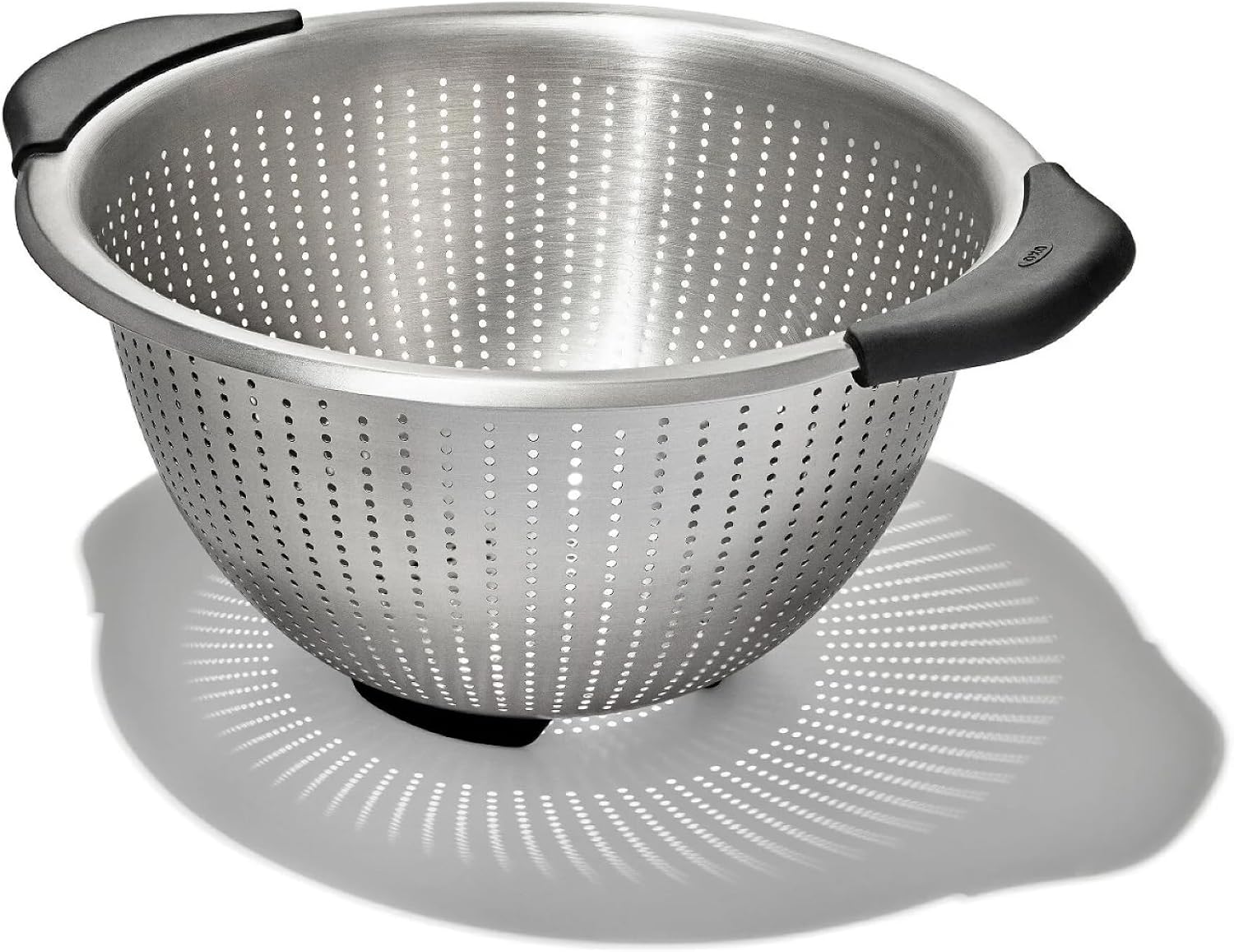 OXO Good Grips Strainer - 5 Qt Capacity, Stainless Steel | Colander, Nesting Design For Easy Storage, Non-Slip Handles, Drains Pasta And Vegetables, Dishwasher Safe