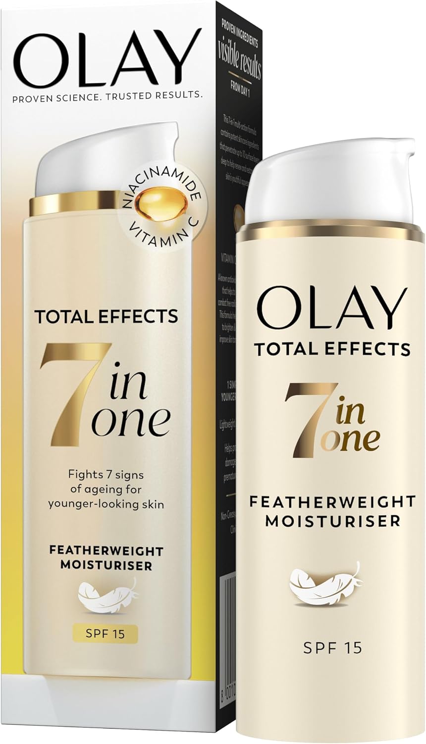 Olay Total Effects Featherweight 7 in 1 Anti-Ageing Day Moisturiser with SPF 15 – Hydrating Face Cream with Niacinamide & Vitamin C – Fights 7 Signs of Ageing for Younger-Looking Skin – 50ml