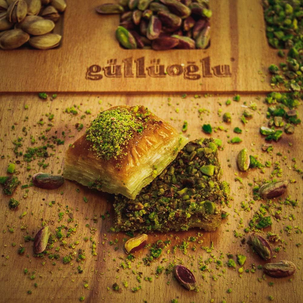 Gulluoglu Special Square Baklava, 8 pieces (1.21lb - 550gr)