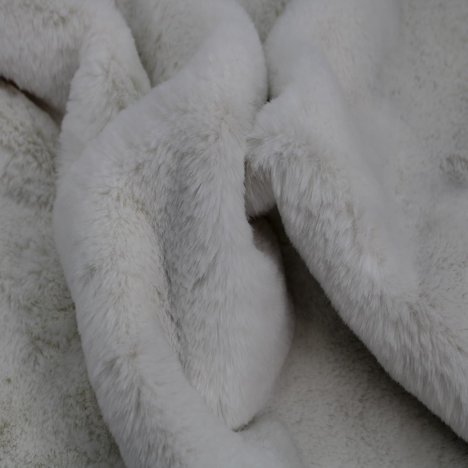 Texco Inc Luxury Faux Fur Fabric by Yard-Fluffy Mohair for Sewing, Costumes, Apparel, Clothing, Decorations, Rugs, Throw Pillow Covers, Beddings, Home, and DIY Projects, Ivory 1 Yard