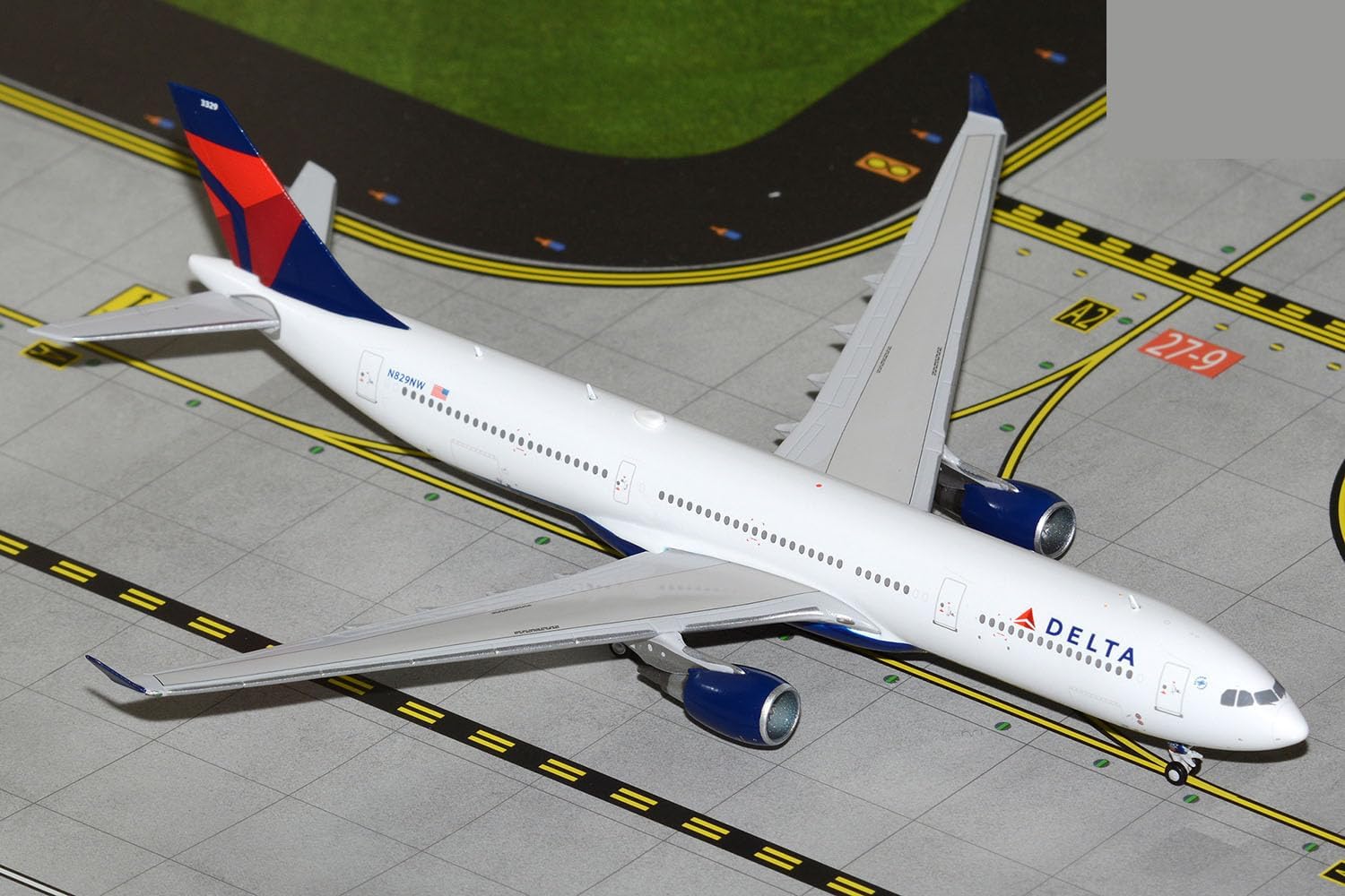 GeminiJets GJDAL2106 Delta Airbus A330-300 N829NW; Scale 1:400