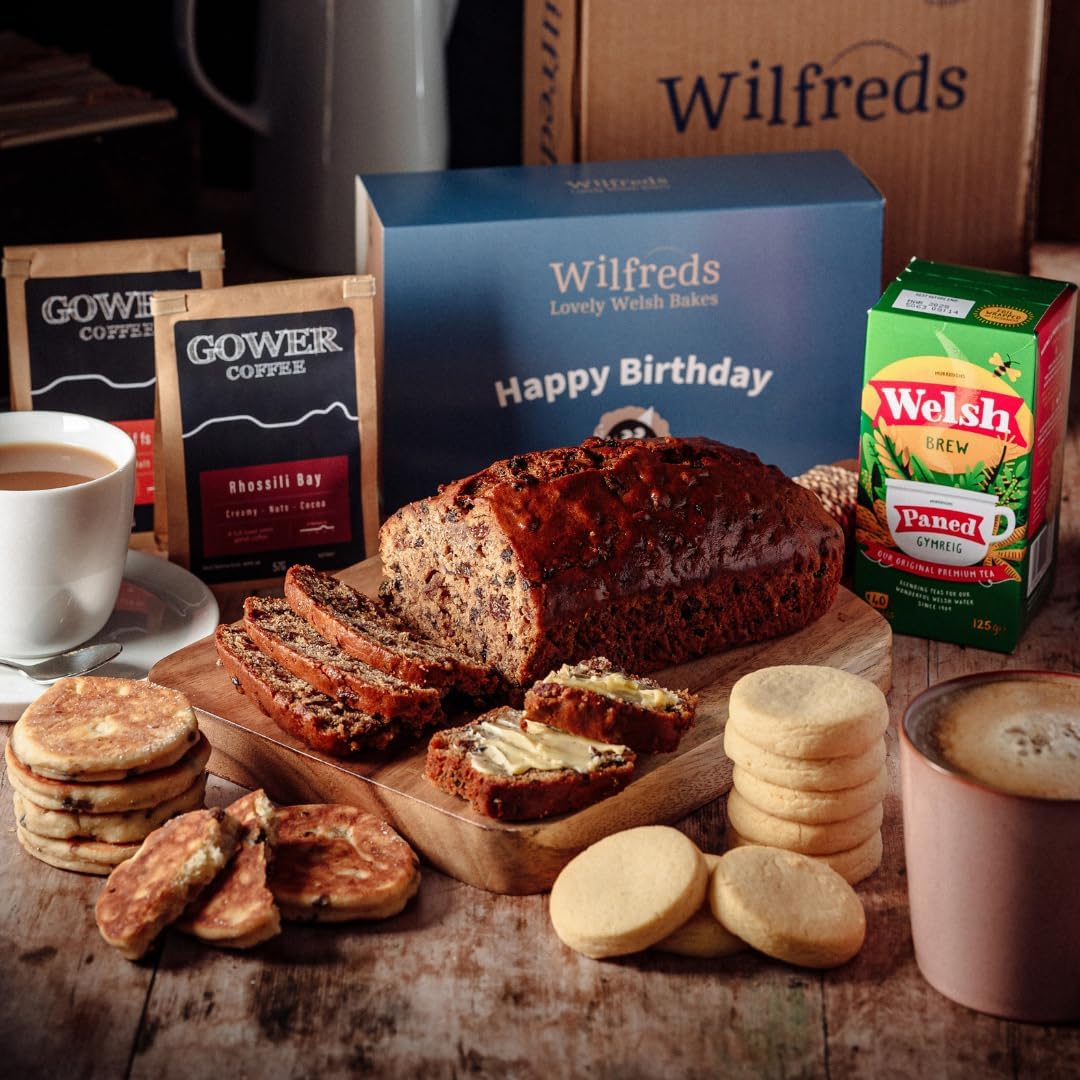 Wilfreds Welsh Afternoon Hamper – Thank You Gifts & Gift Hamper with Welsh Cakes, Shortbread, Bara Brith, Tea & Coffee – Afternoon Tea Hamper for Women & Men, Birthday Gift Box (Happy Birthday Sleeve)