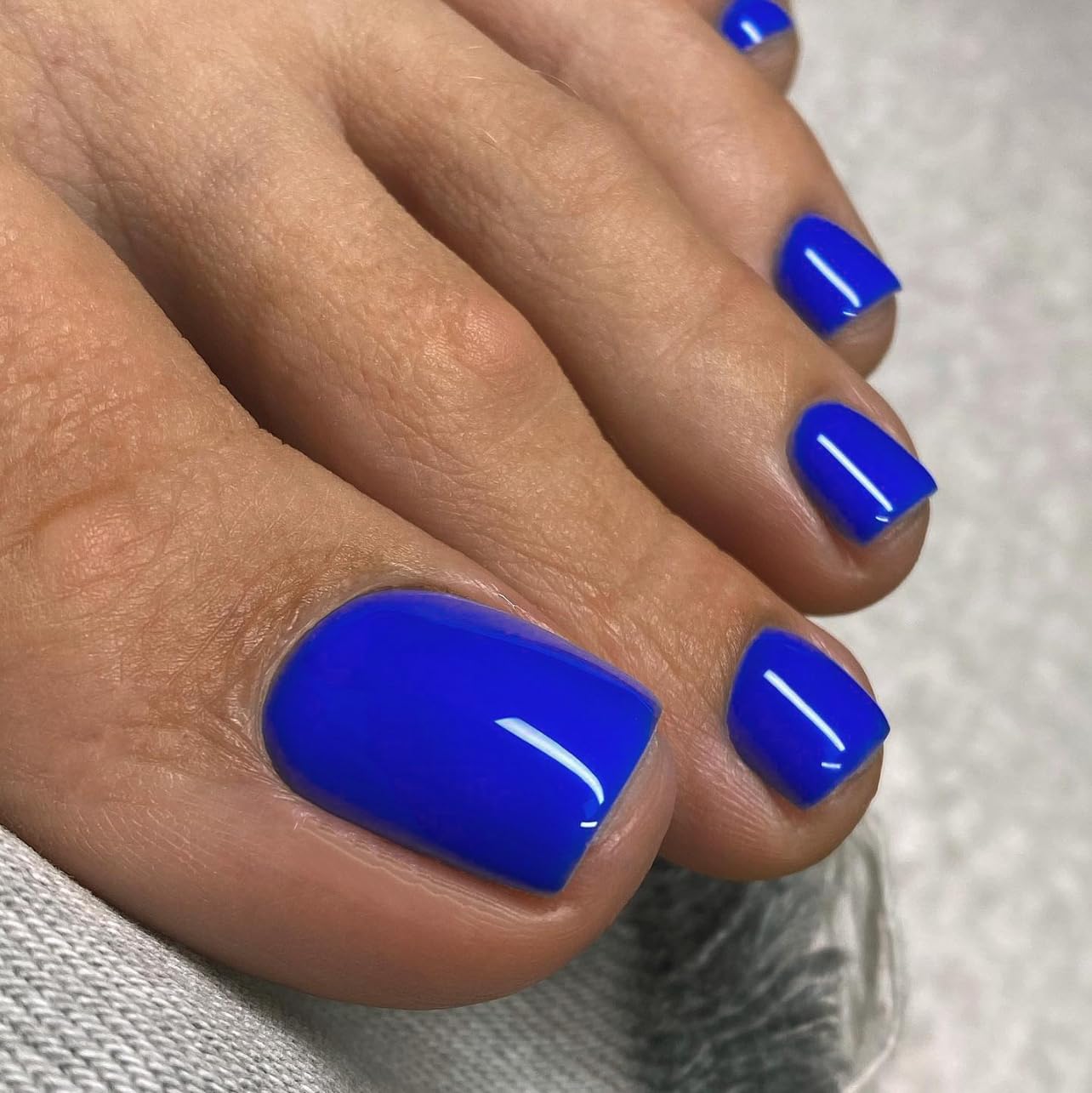 KQueenest Royal Blue Press on Toes Nails Short Square,Solid Fake Toe Nails Glue on,Glossy Toe Press on Nails For Women Girls,Natural Gel ToeNails Acrylic for Decoration 24Pcs