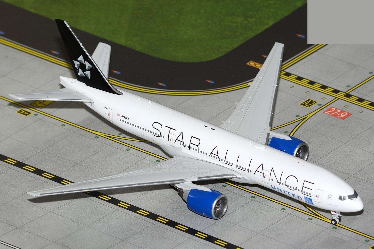 GeminiJets GJUAL2314 United Airlines Boeing 777-200ER Star Alliance N77022; Scale 1:400