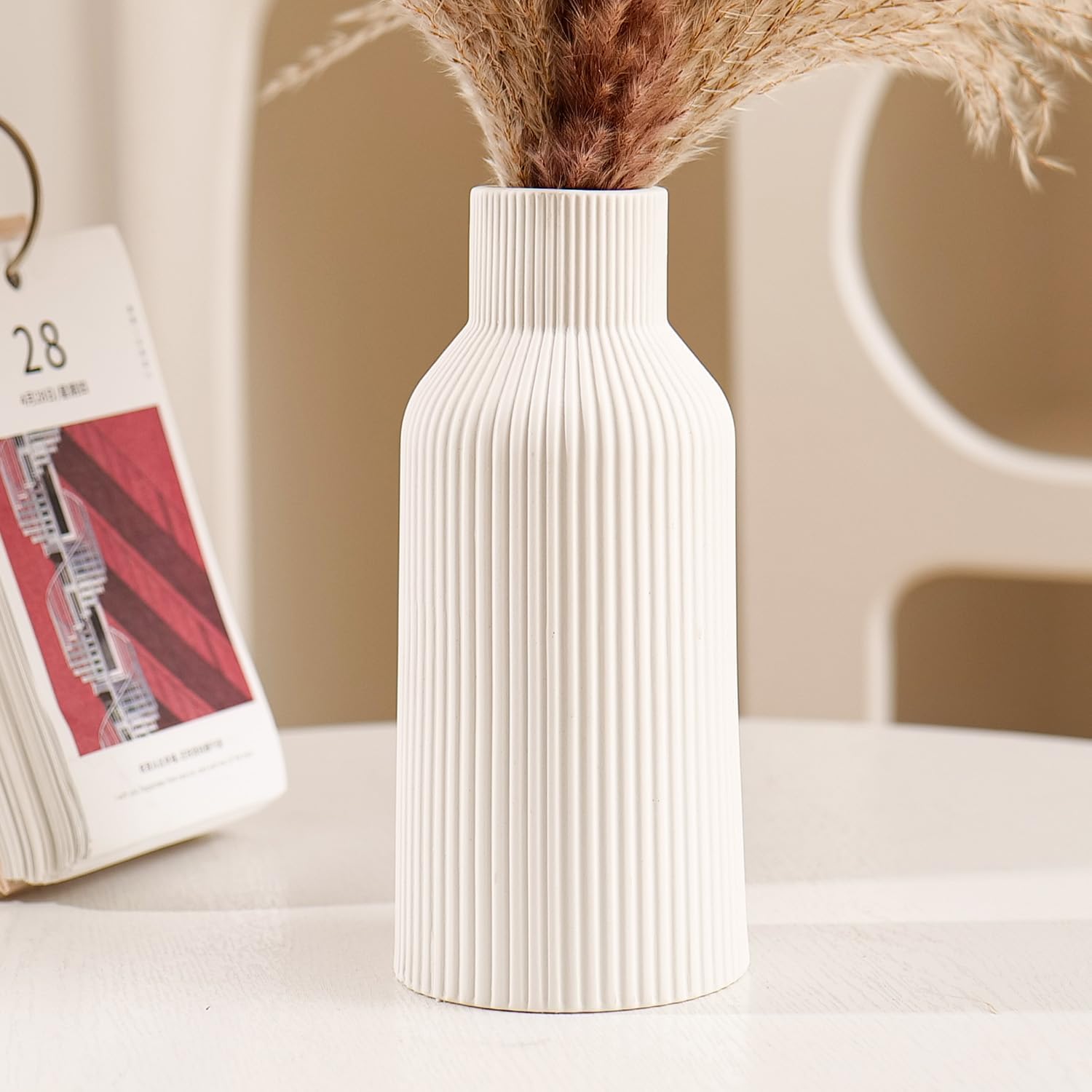 Hanaomaoyi 20cm White Matte Round Ceramic Vase, Modern Boho Decorative Flower Vase for Living Room, Bedroom