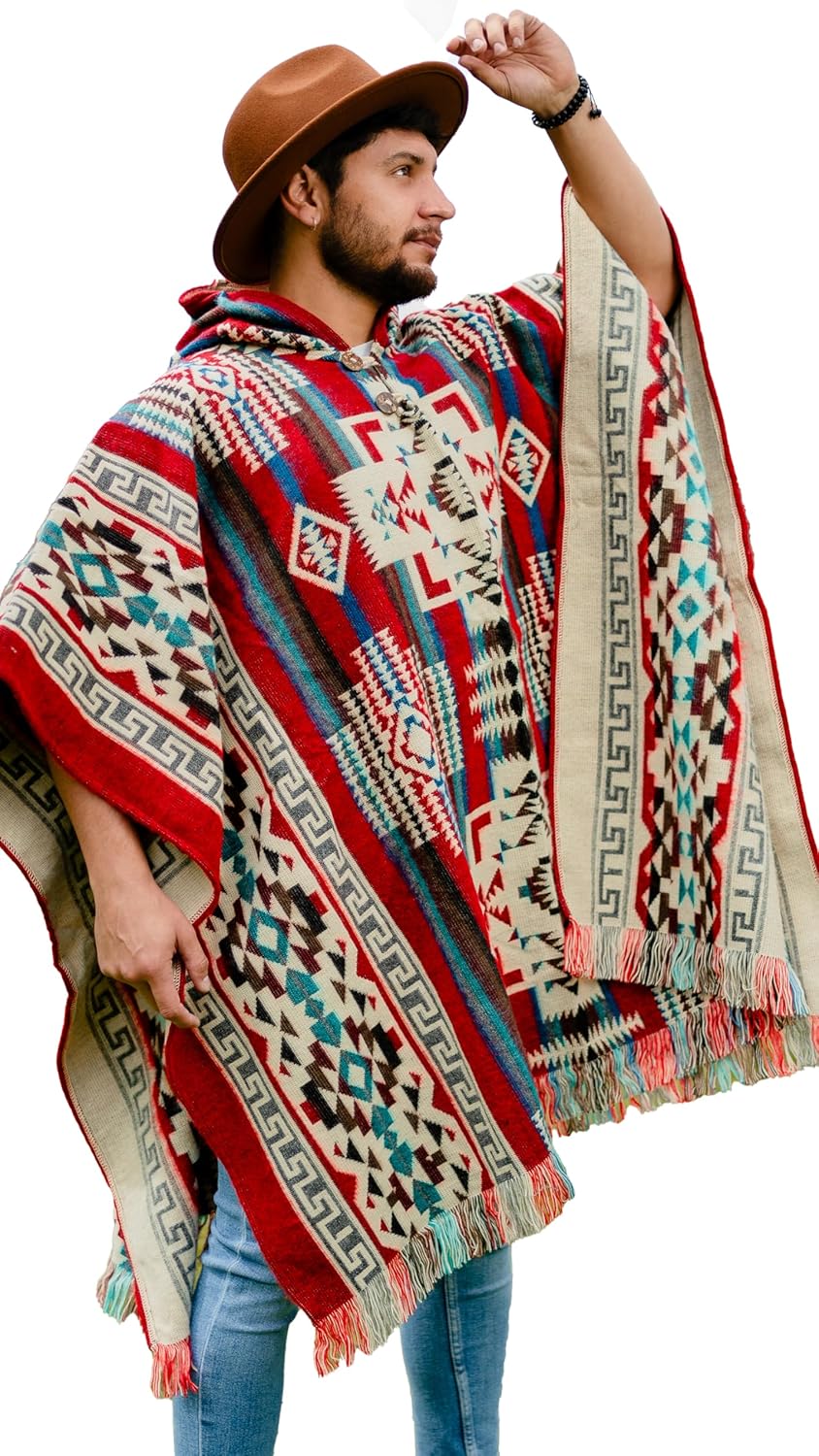 Alpaca ponchos for men and women | Handmade with the best baby alpaca wool material by Ecuadorian artisans.