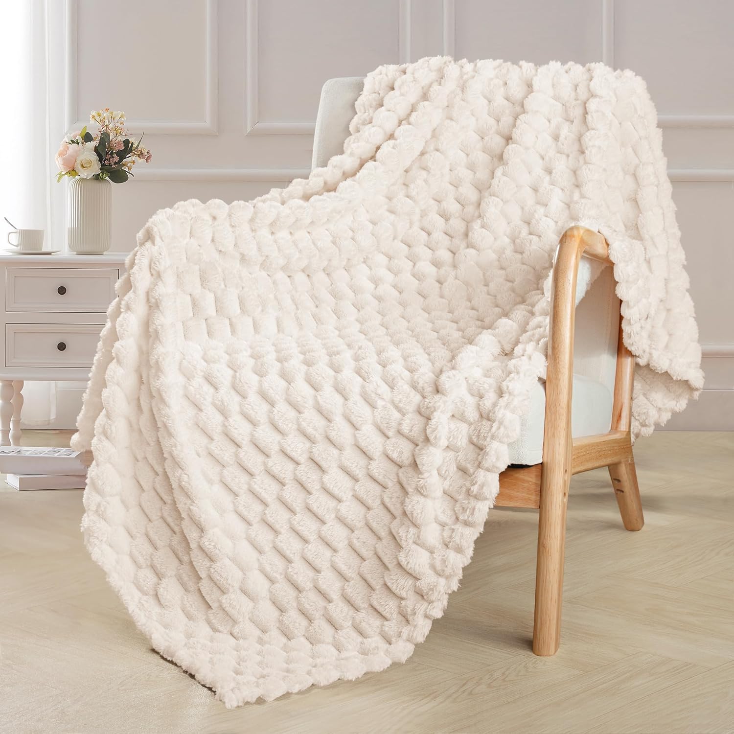 Exclusivo Mezcla Extra Large Soft Fleece Throw Blanket, 127x178 CM Stylish Jacquard Throw Blanket for Couch, Fuzzy Cozy Lightweight for All Season, Ivory