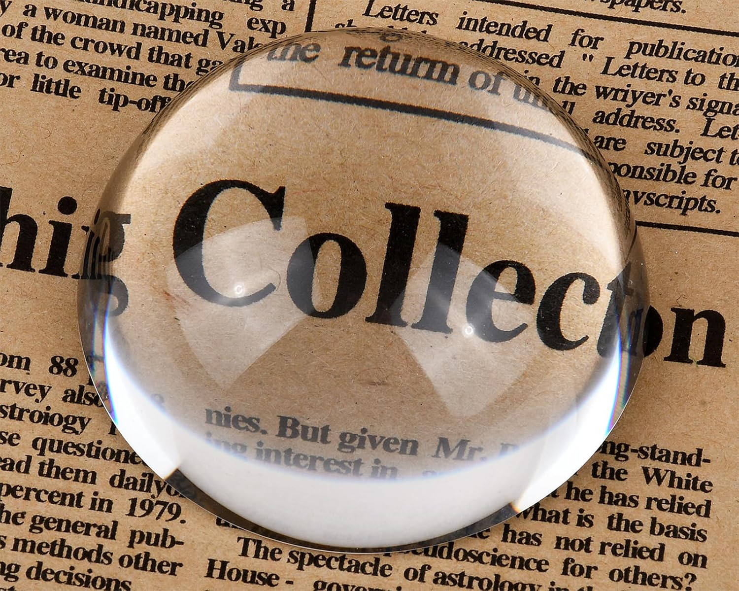 DS. DISTINCTIVE STYLE Paperweight Paper Weights for Office 2.4-Inch Crystal Dome Magnifier