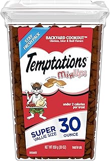 Temptations MixUps Backyard Cookout Flavor Crunchy and Soft Cat Treats, 30 oz. Tub