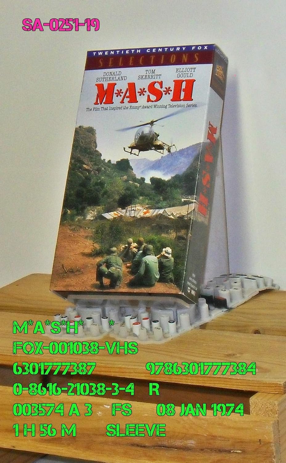 M*A*S*H (Special Edition) [VHS]