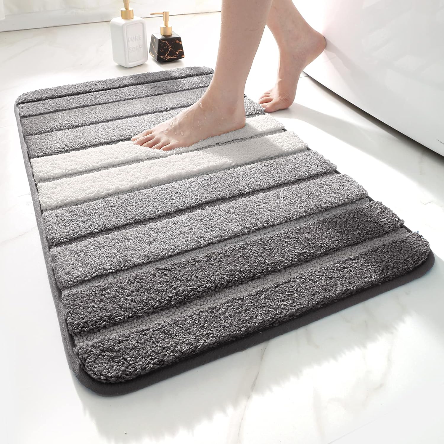 DEXI Bath Mat 50 x 80 cm, Extra Soft Absorbent Microfiber, Non-Slip Washable Rugs for Shower Floor, Bathmat Bathroom Accessories Decor, Grey