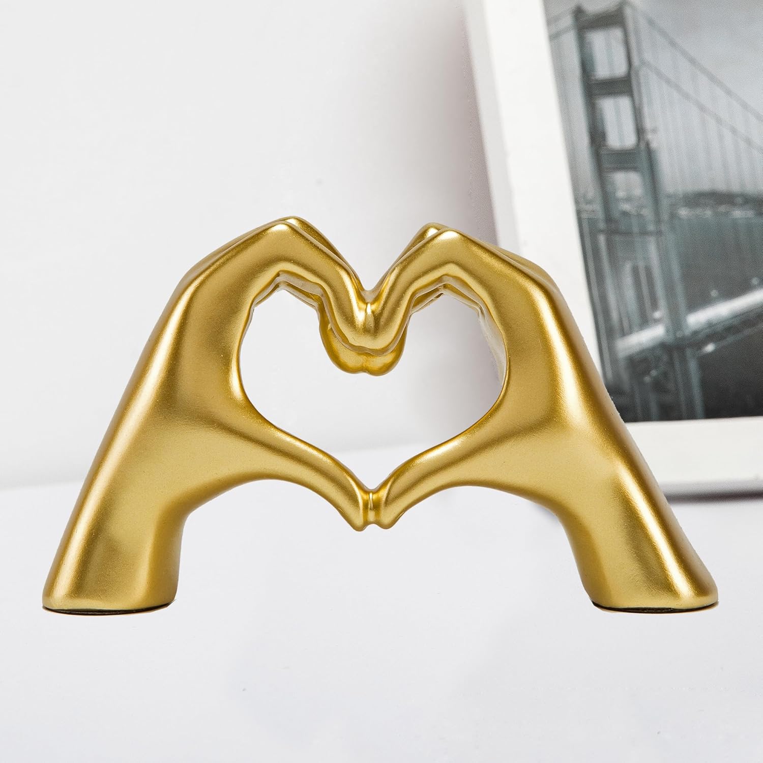 FANTESTICRYAN Small Heart Hands Statues Hand Love Sculpture Cute Decorative Home Decor Ornaments for Living Room, Wedding, Office Desktop, Cabinets, Bookshelf (Small Gold)