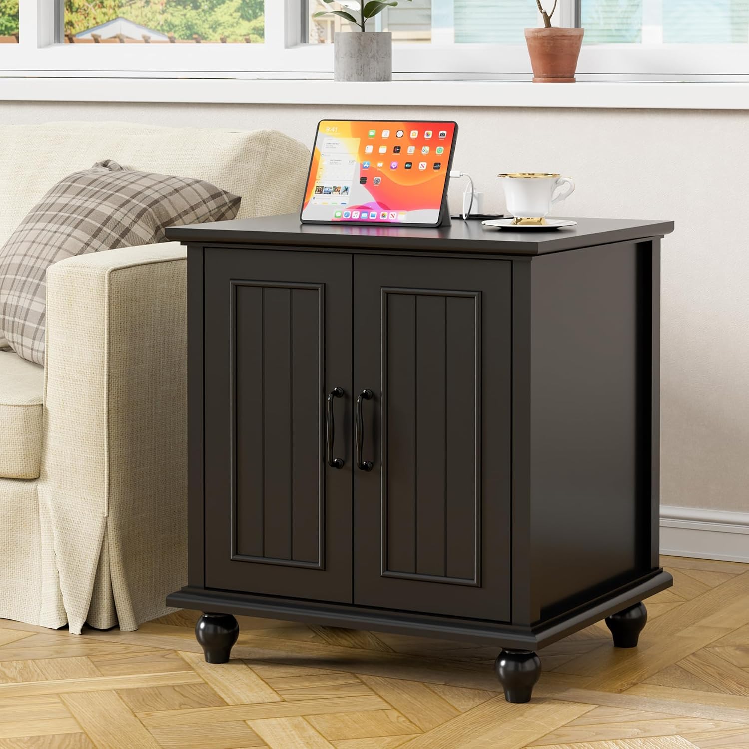 Scurrty Side Table with USB Charging, Antique End Table,Side Table with USB Charging, Accent End Table with Storage in Living Room,Bedroom (Black)