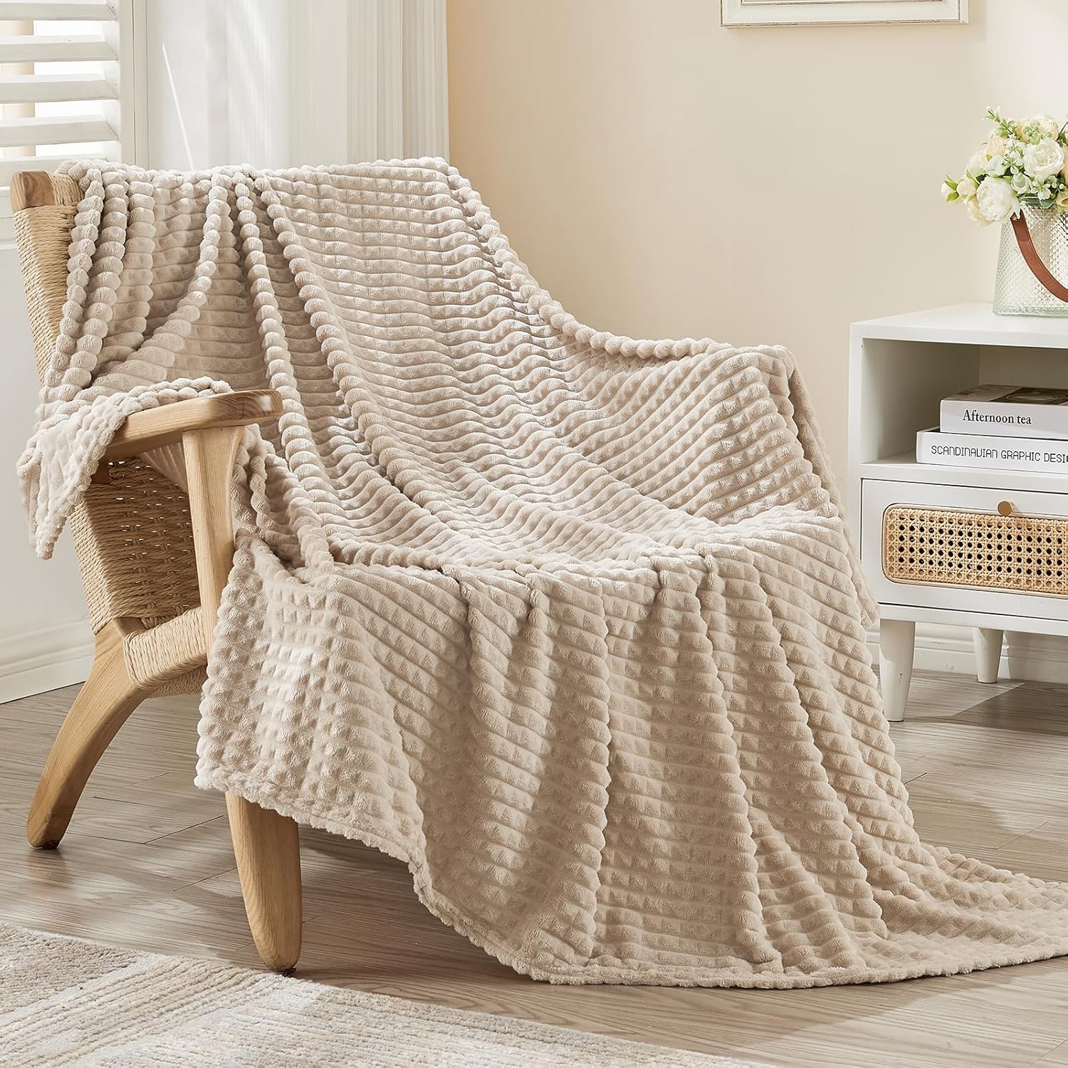 EMME Fleece Blanket Twin Size Luxury Flannel for Couch Bed Sofa Chair, Soft, Plush, Warm and Cozy Blanket with Geometric Grid Design (Beige, 60'' x 80'')