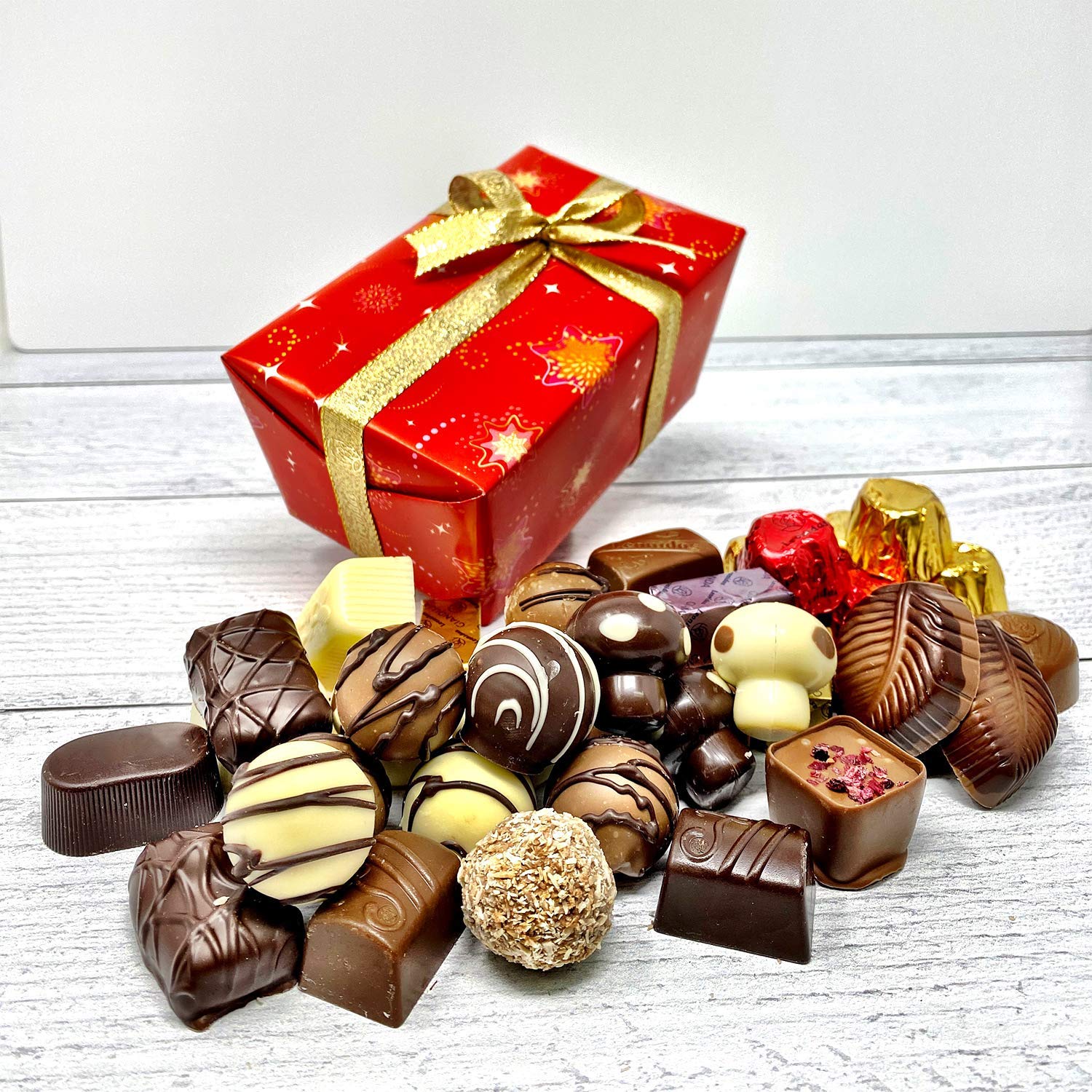 MARKY'S Belgian Mixed Dark, Milk & Whie Chocolate Gift Box - 1.5 lb / 680 g - Gourmet Candy Assortment