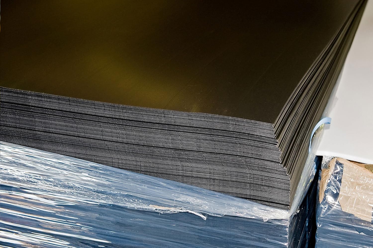 Correx 2mm - Black Sheets - Delivered Rolled (3)