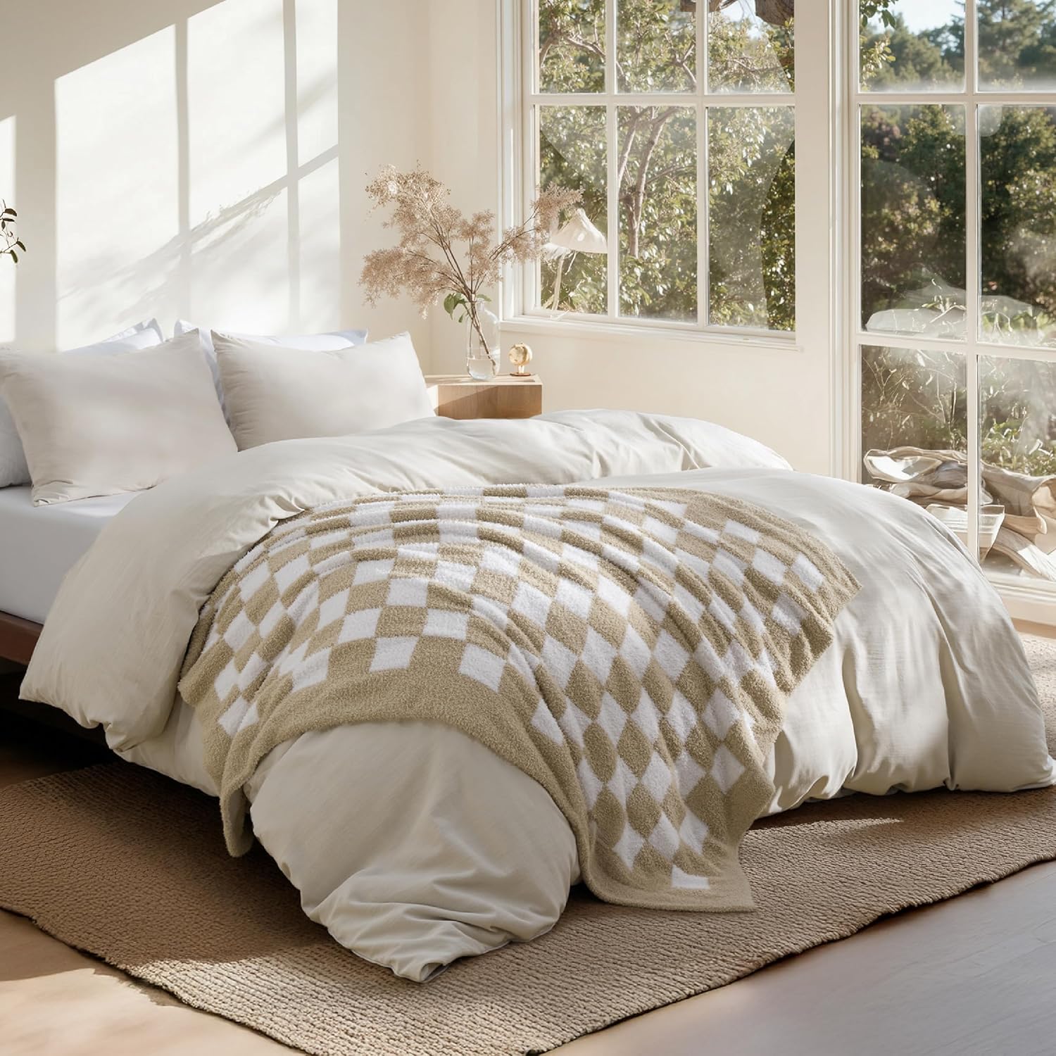 Bedsure Queen Comforter Set with Checkered Throw Blanket for Couch - 4 Pieces, 1 Beige Comforter Queen Size, 2 Pillow Shams, 1 Checkered Blanket, Super Soft, Lightweight & Fluffy for Bed & Sofa