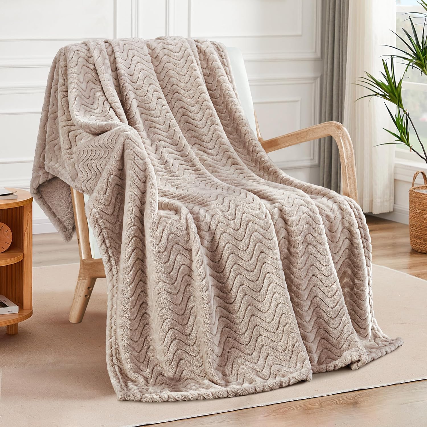 Exclusivo Mezcla Fleece Throw Blanket for Couch Bed, Super Soft Cozy Blankets with Decorative Wave Textured, Lightweight Plush All Season Use (Camel, Throw (50x70 in))