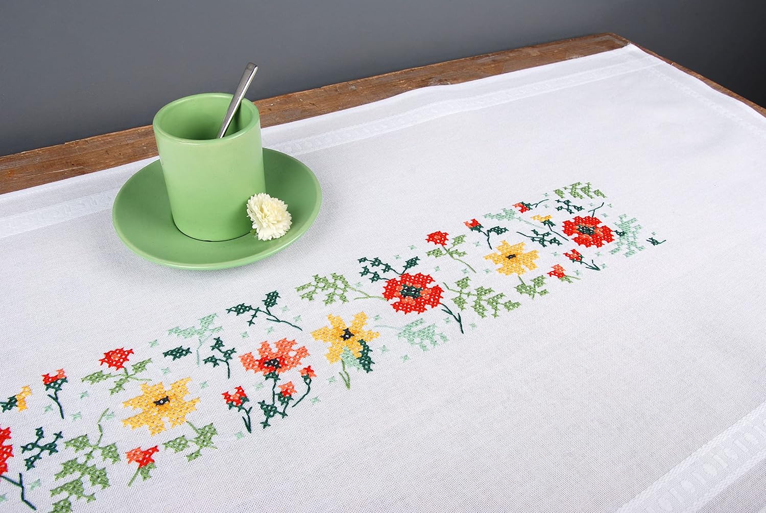 Vervaco Pre-Printed Cross Stitch Kit Table Runner Fresh Flowers Embroidery Complete Kit Adult Creative Home Decoration Manual Table Cadeou DIY Approx. 40 x 100 cm Cross Stitch Embroidery