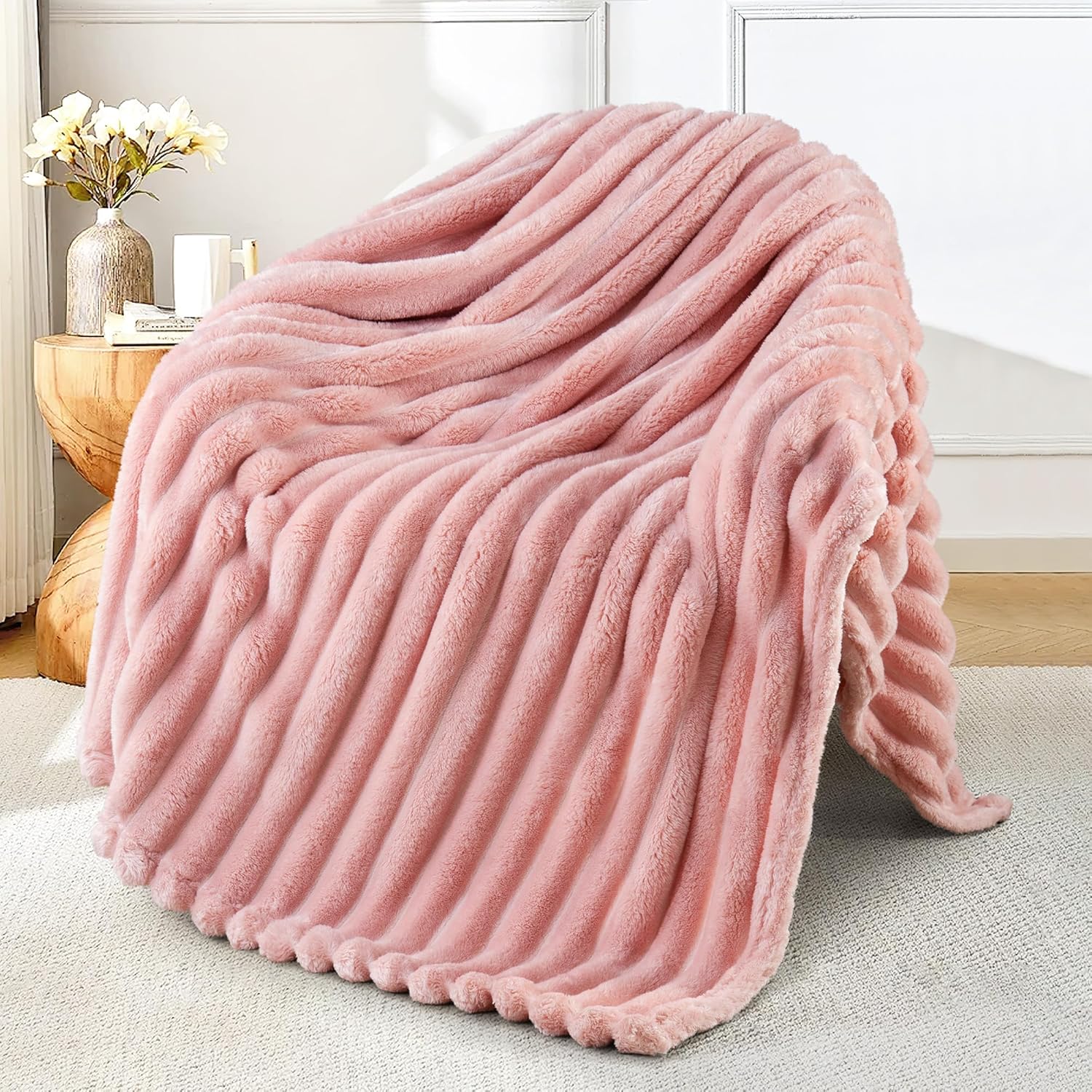 Exclusivo Mezcla Fleece Throw Blanket for Couch, Super Soft Striped Jacquard Bed Blanket, Lightweight Fuzzy Cozy for All Seasons, 127x152 CM, Pink